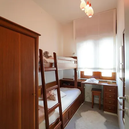 Villa Sleeps 9 With Air Con And Wifi *