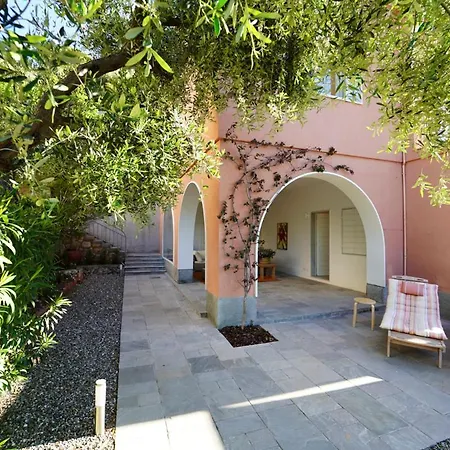 Sleeps 9 With Air Con And Wifi *