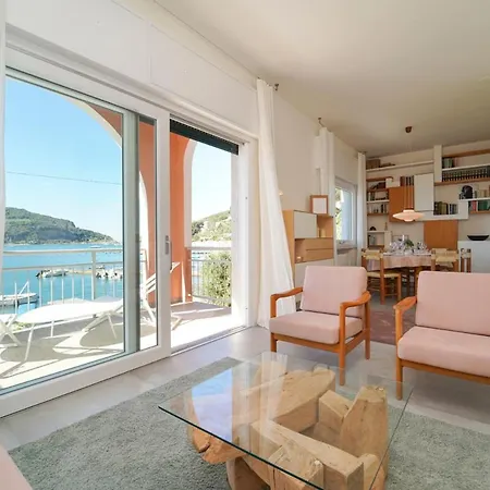 Sleeps 9 With Air Con And Wifi * Porto Venere