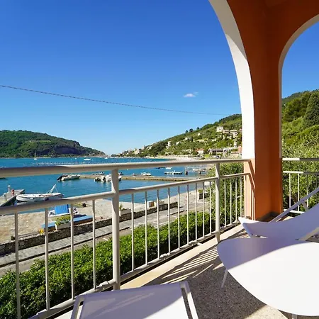 Sleeps 9 With Air Con And Wifi